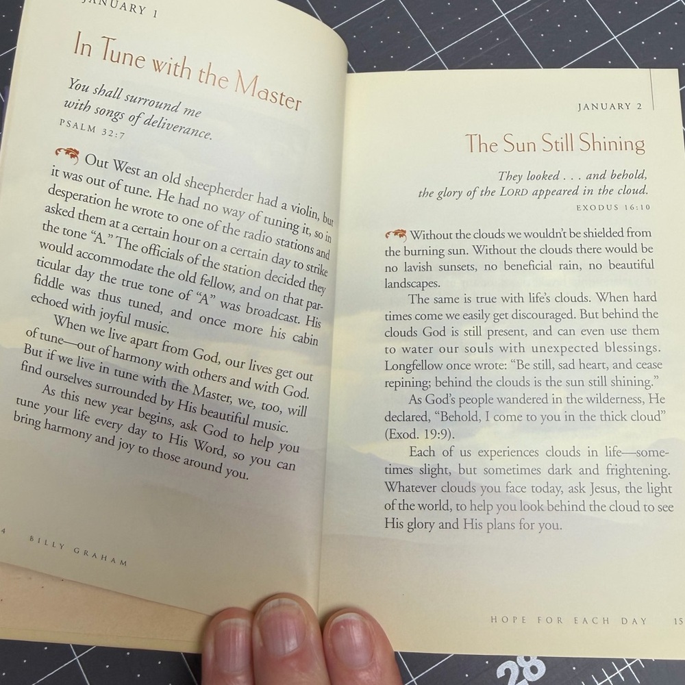 Hope for Each Day Book by Billy Graham Words of Wisdom & Faith hardcover - Picture 3 of 4